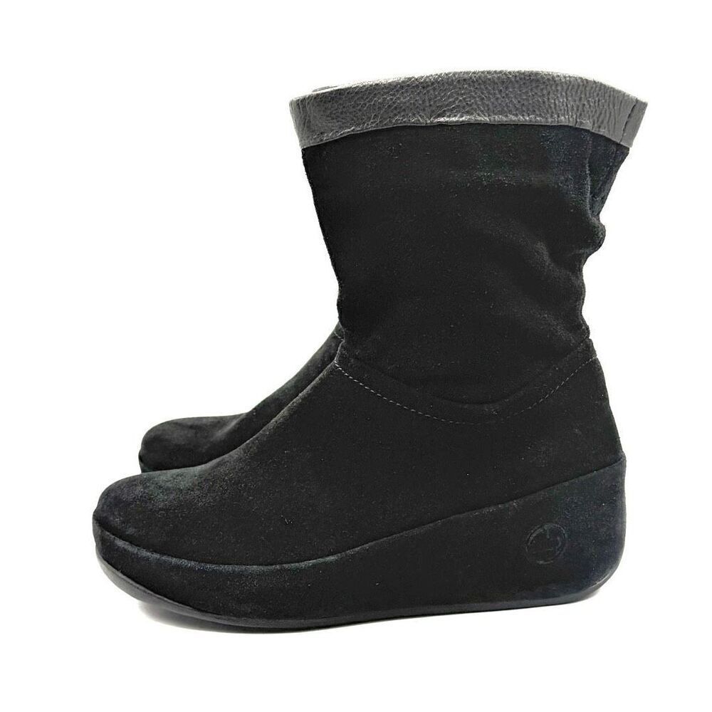 FitFlop Crush Suede Black Boots - Women’s US 7